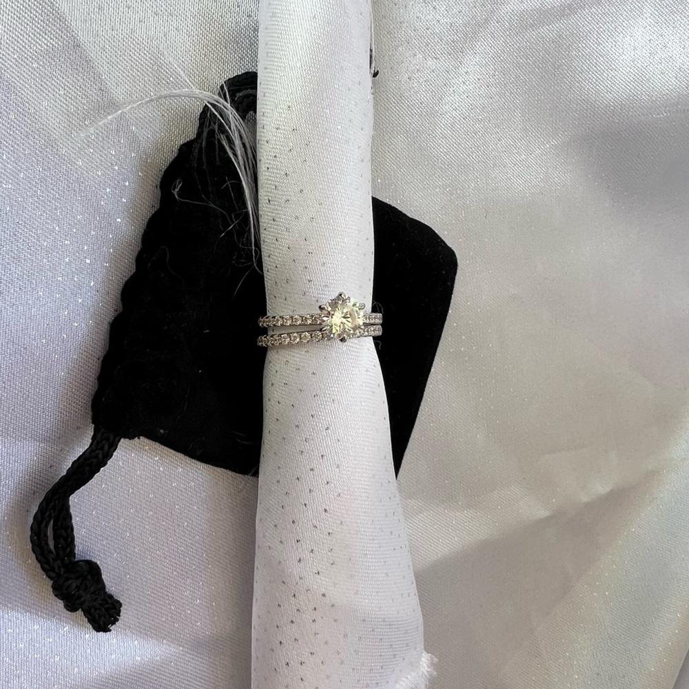 Beautiful Silver CZ Wedding ring set size 7